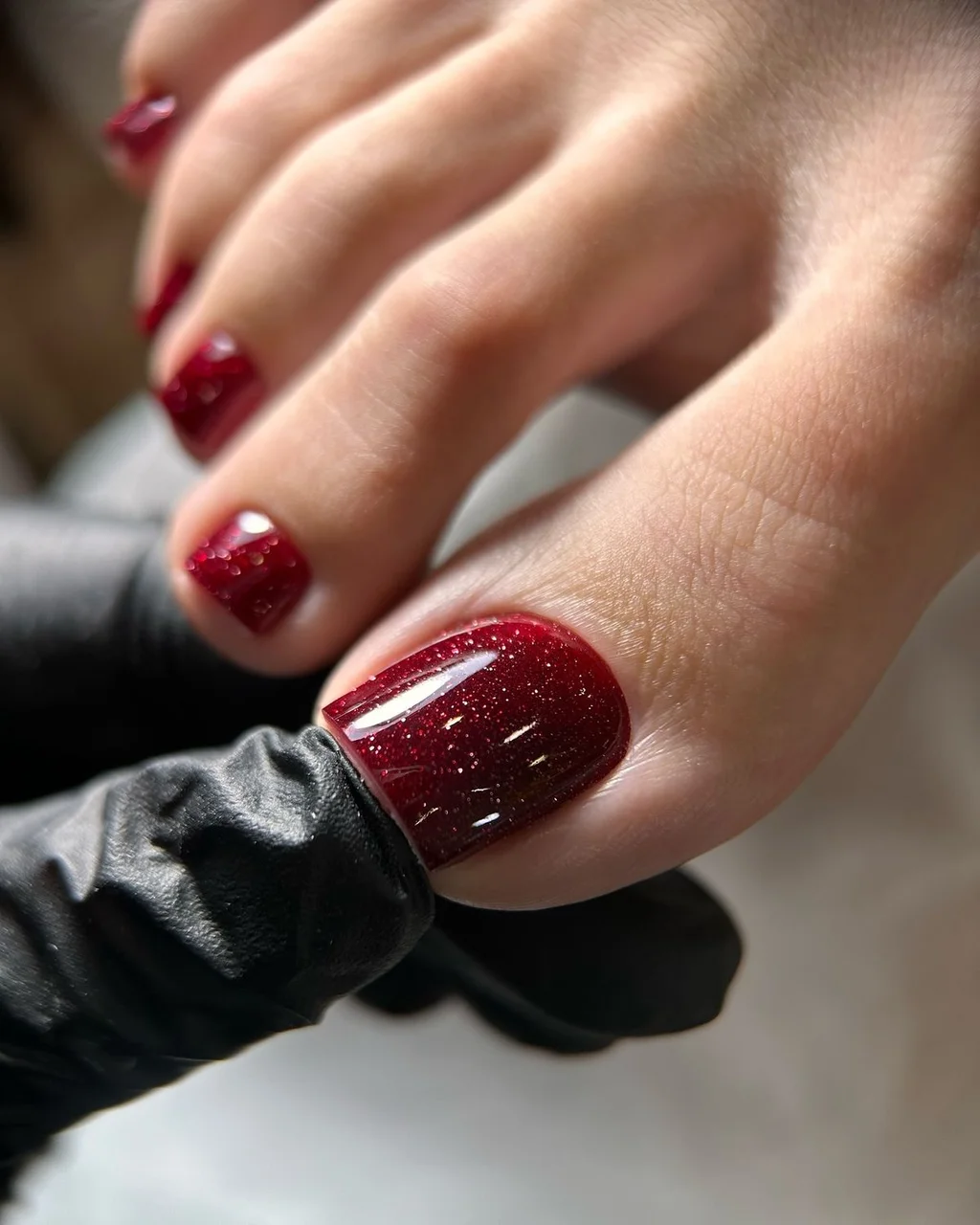 mẫu nail chân màu đỏ đơn giản