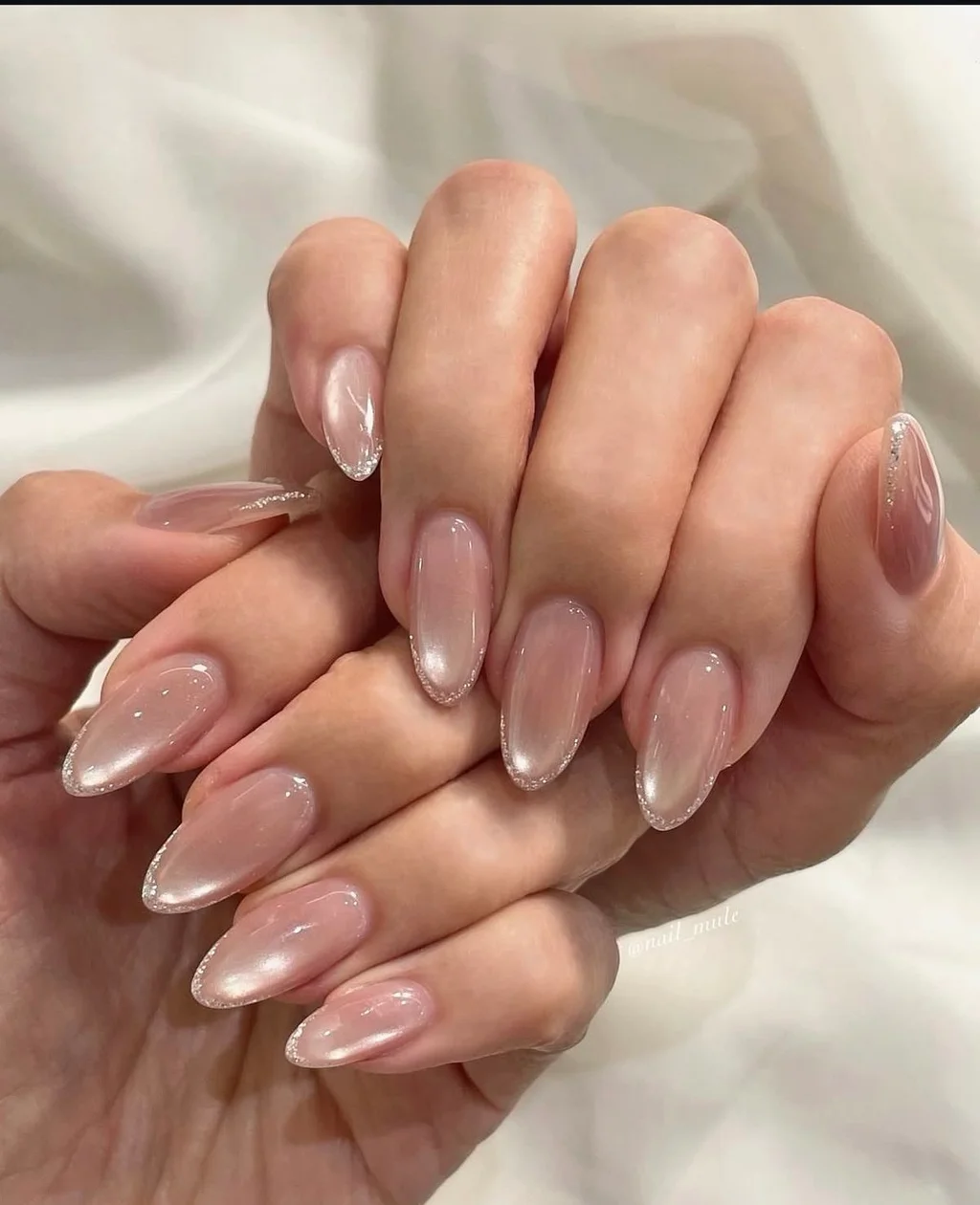 mẫu nail đơn giản sang trọng
